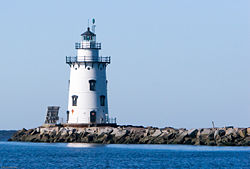 250px-Saybrook_breakwater_light